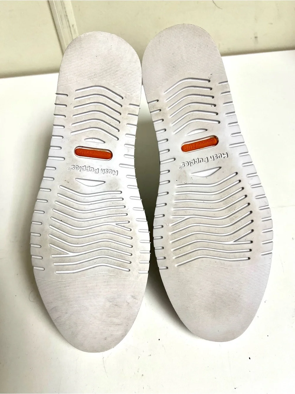 Hush Puppies 6M Women's The Everyday Chukka boots vapor grey leather preppy chic